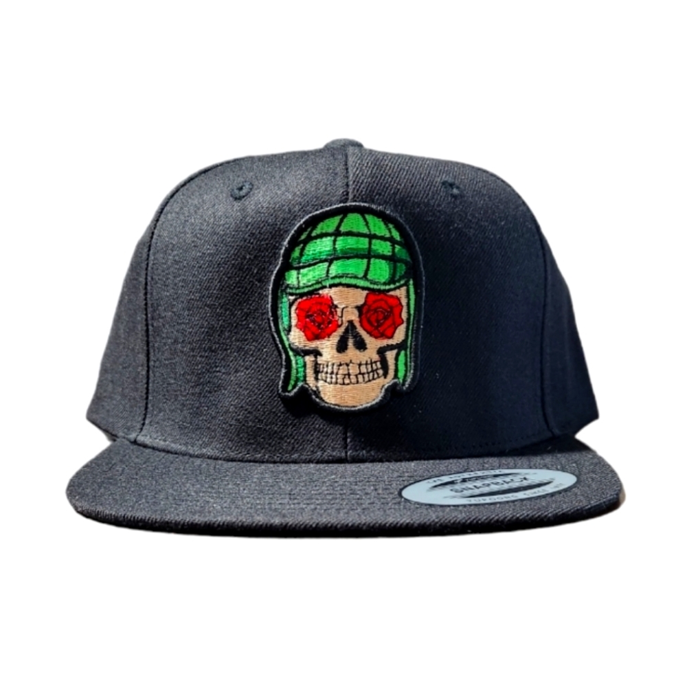 Gorra tipo Snapback con diseño de el Chavo del 8 calavera
